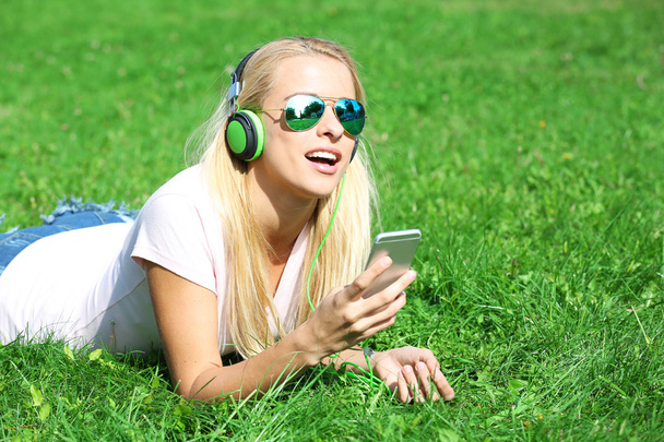 woman with earphones and smartphone - Foto, Bild