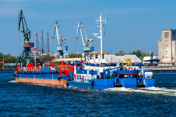 Gdansk. Barco rebocador no porto
. - Foto, Imagem