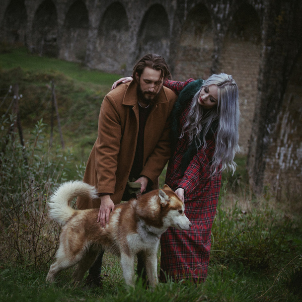 couple in love with dog - Valokuva, kuva