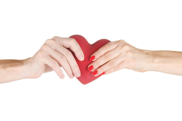 Чоловік і жінка тримають червоне серце в руках ізольовано на білому
 - Фото, зображення