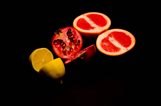 Granaattiomenan hedelmät
 - Valokuva, kuva