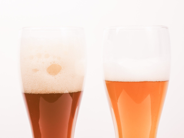 Retro olhando dois copos de cerveja alemã
 - Foto, Imagem