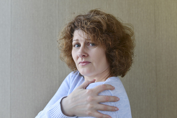 Woman with pain in his shoulder - Fotó, kép