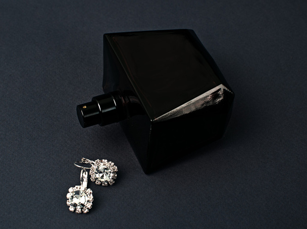Diamond earrings and perfume - Photo, Image