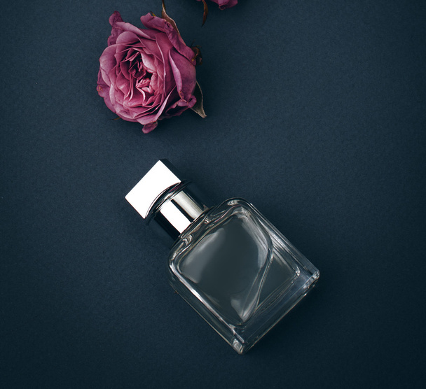 weibliches Parfüm - Foto, Bild