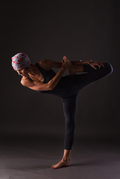 beautiful girl doing yoga and gymnastics - Valokuva, kuva