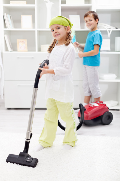 Kids cleaning the room - 写真・画像