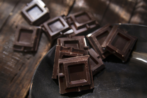 Cubos de chocolate negro
 - Foto, Imagen