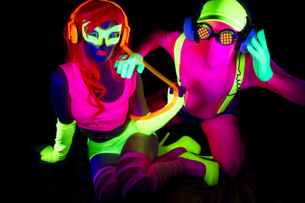 Sexy neon UV-gloed danser  - Foto, afbeelding