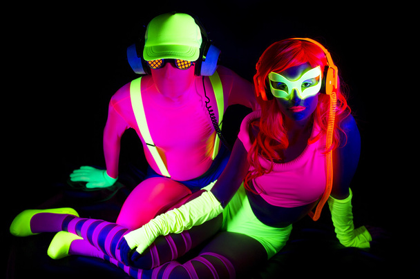сексуальный неоновый UV пылает танцор  - Фото, изображение