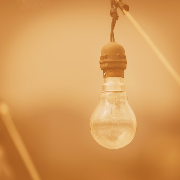 lâmpada velha luz com efeito retro
 - Fotografia, imagem