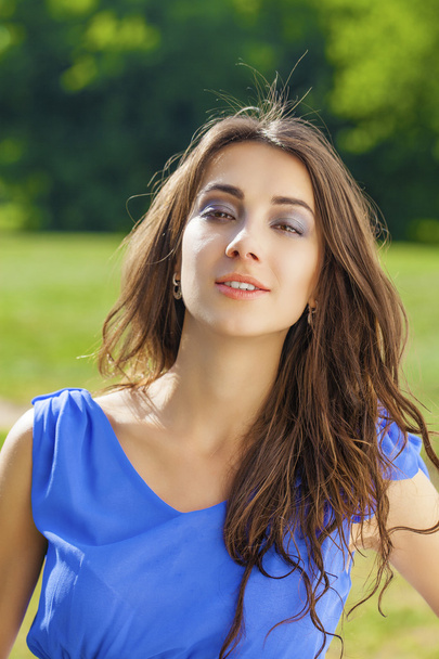 Young brunette woman outdoors portrait - Zdjęcie, obraz