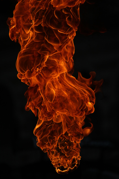 Ateş alevi siyah arkaplanda izole edildi - Fotoğraf, Görsel