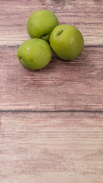Fruta de olivo en escabeche
 - Foto, Imagen
