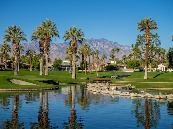 Golfplatz in Palmenwüste Kalifornien - Foto, Bild