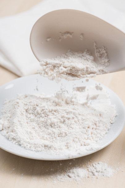 powder in white plate - Foto, afbeelding