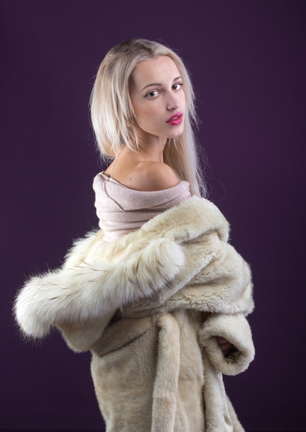 Young Woman Fashion Model dressed in white fur coat - Zdjęcie, obraz