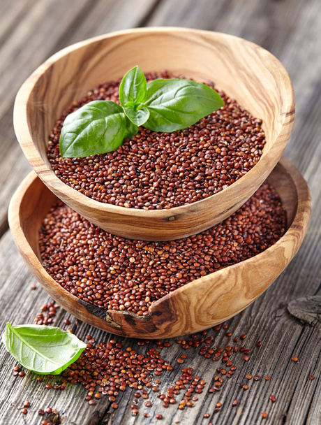 Quinoa seeds with basil leaves - Foto, afbeelding