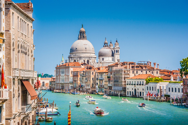 Canal Grande con Basílica de Santa Maria della Salute, Venecia, Italia
 - Foto, imagen