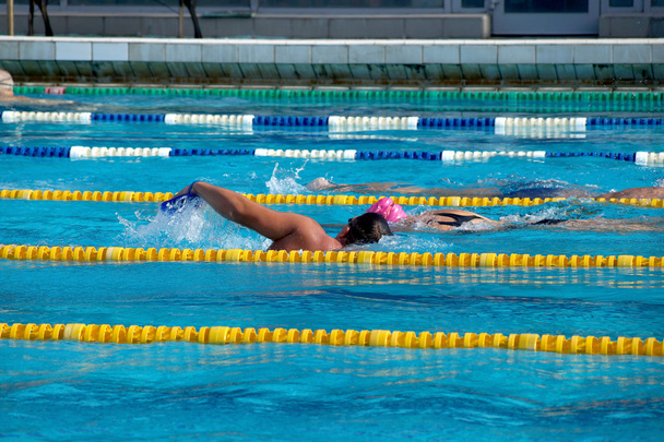 Пловец в бассейне
 - Фото, изображение