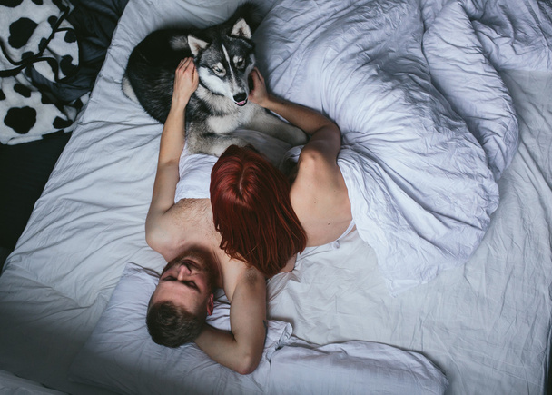 Young adult couple lying on bed - Fotografie, Obrázek