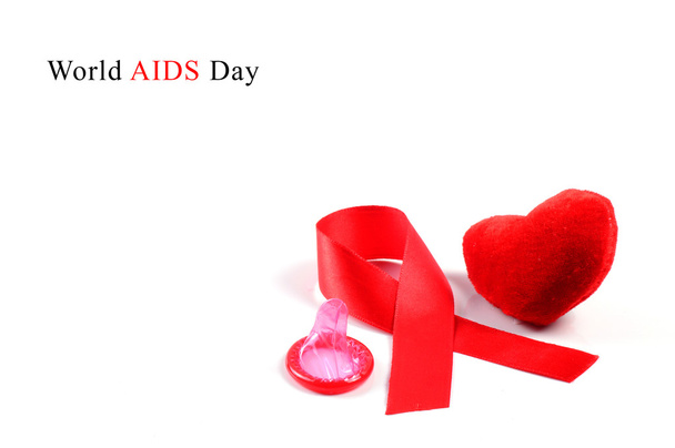 Aids ribbon, heart and condom - Fotoğraf, Görsel