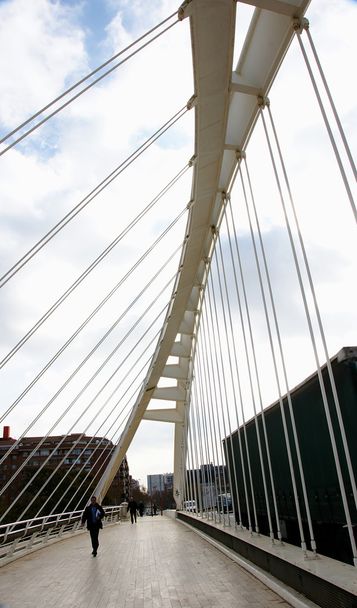 Schritt Fußgänger in calatrava Brücke - Foto, Bild