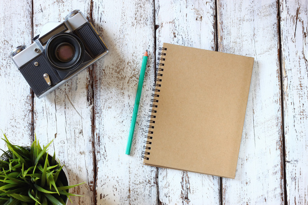 blank notebook and old camera - Фото, зображення