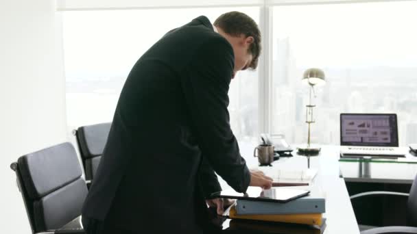 28 Portrait Of White Collar Worker With Tablet PC In Office - Materiał filmowy, wideo