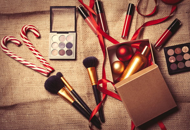 Cosmetici e regali di Natale
  - Foto, immagini