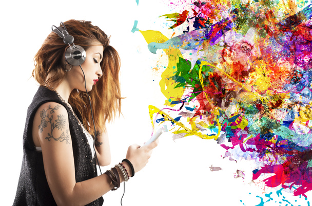 Татуировка девушка слушает музыку
 - Фото, изображение