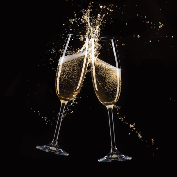 Glasses of champagne with splash - Photo, image