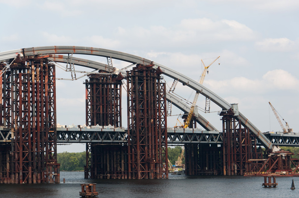 строительство нового моста
 - Фото, изображение
