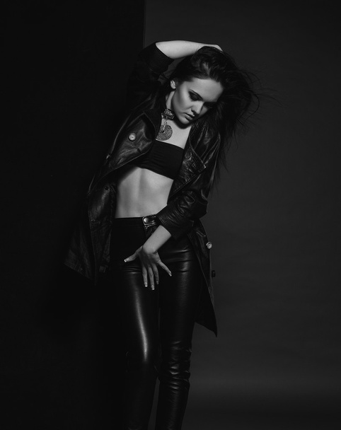Vogue girl in the black leather dress in the studio - Valokuva, kuva