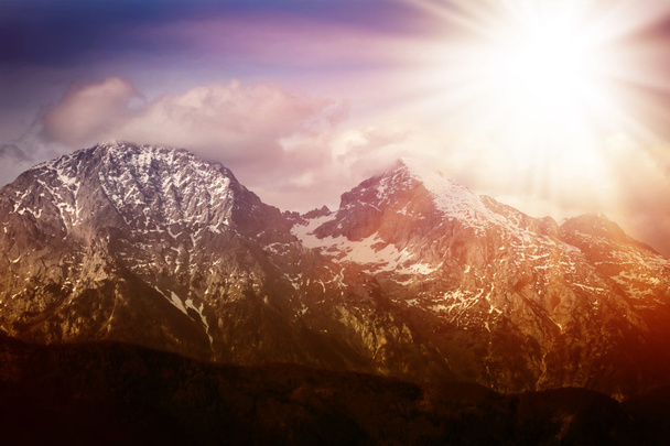 Солнечные лучи над горами
 - Фото, изображение