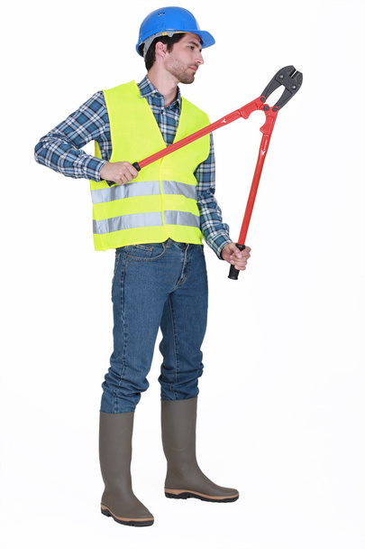 Man holding bolt cutters - Foto, afbeelding