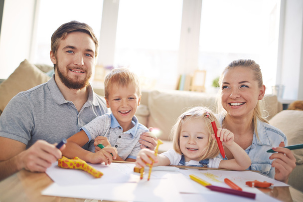couple and cute children drawing - 写真・画像