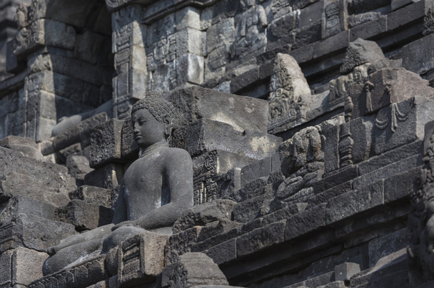 Image lapidée de Bouddha à Borobudur, Indonésie
  - Photo, image
