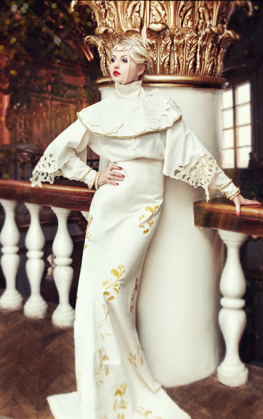Fashion portrait of beautiful woman in long white dress in an ol - Foto, Imagem