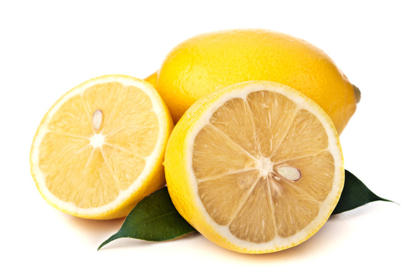 Fresh lemons with leaves - Foto, afbeelding