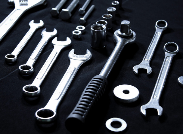 Комплект стальных инструментов ключей и ключей
 - Фото, изображение