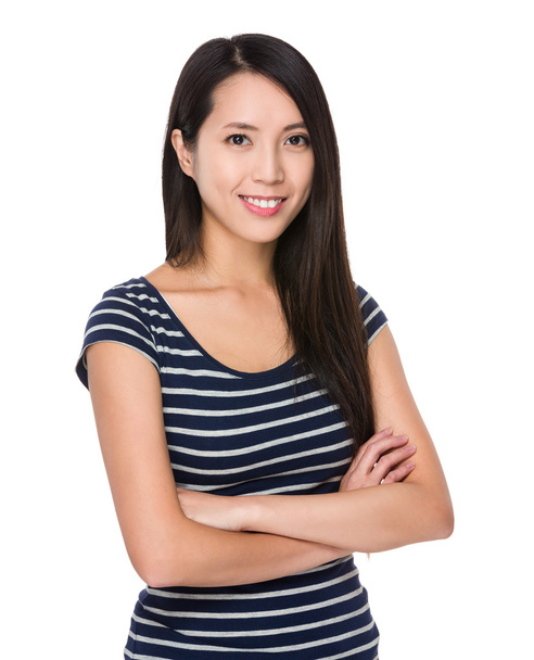 Азиатская девушка в полосатой футболке
 - Фото, изображение