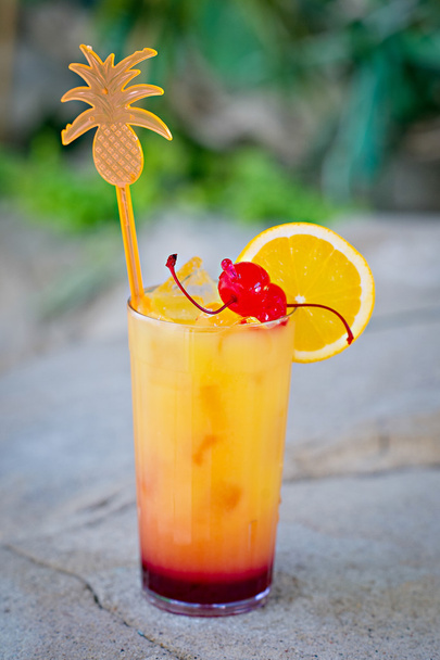 refreshing alcoholic tropical cocktail "Tequila Sunrise" - Fotó, kép