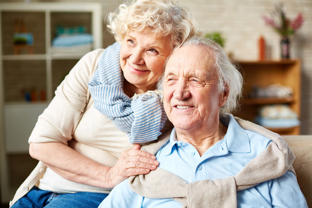 Счастливые старший муж и жена
 - Фото, изображение