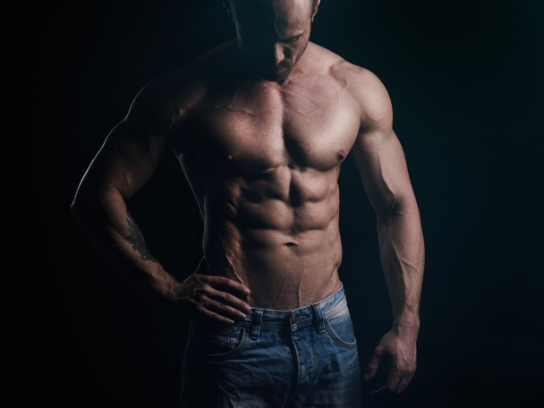 Torso of young muscular man - Fotoğraf, Görsel