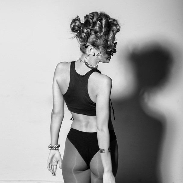 Glamour dancing girl in the studio black and white shot - Фото, зображення