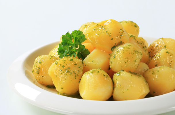 Картофель с маслом и петрушкой
 - Фото, изображение