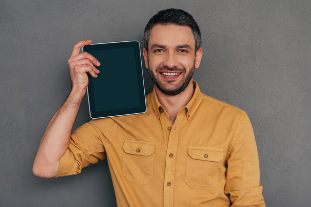 mature man carrying digital tablet - Fotó, kép