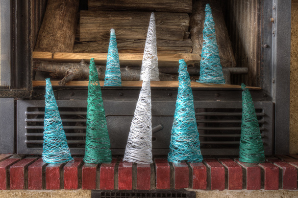Joulukoristeet käsitöitä puu takka
 - Valokuva, kuva