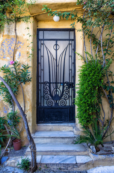 Вхід в старому будинку в районі Плака, Афіни, Греція - Фото, зображення